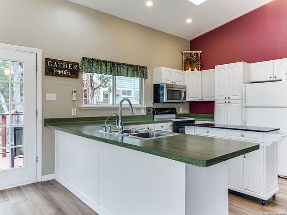5th image of 2644 WOODCREST DR