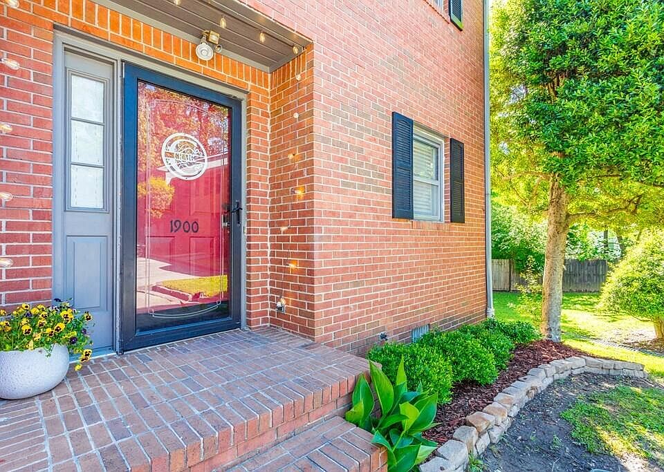 1st image of 1900 Meadowbrook Cir NW