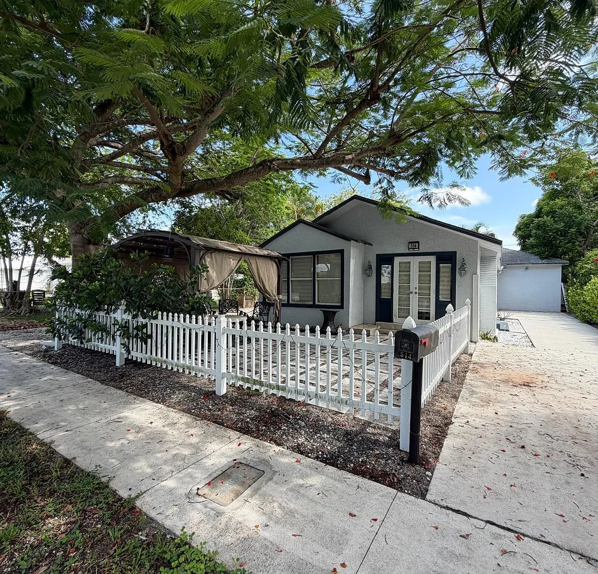 2 bed, 2.0 bath, 848 sqft, $2,200 — Photo 1