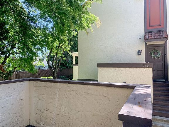 2nd image of 7132 Clarendon St