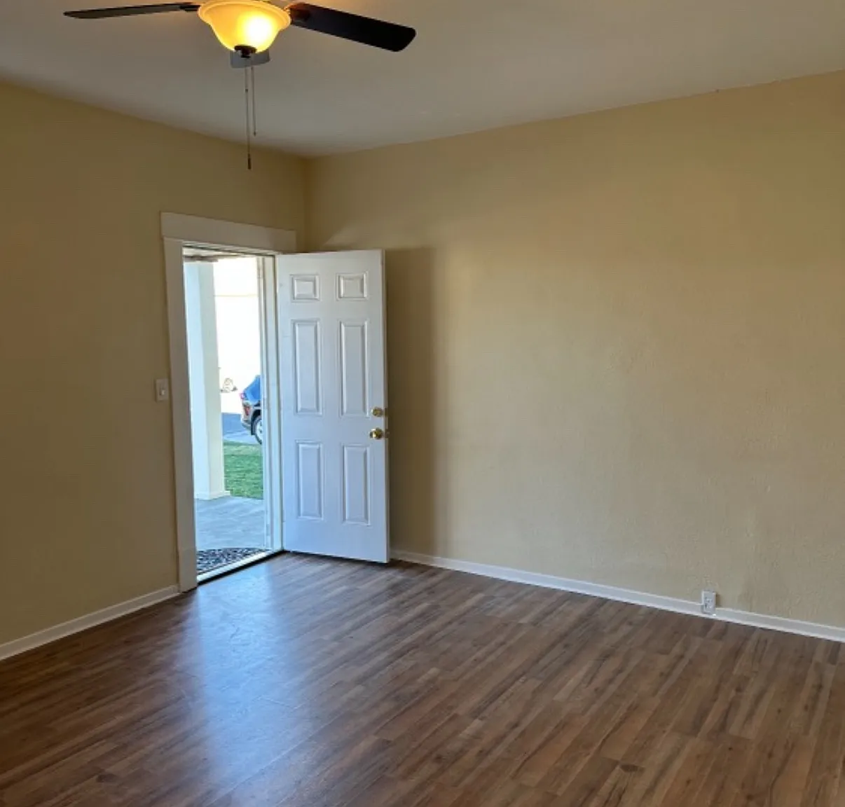 3 bed, 1120 sqft, $2,895 — Photo 2