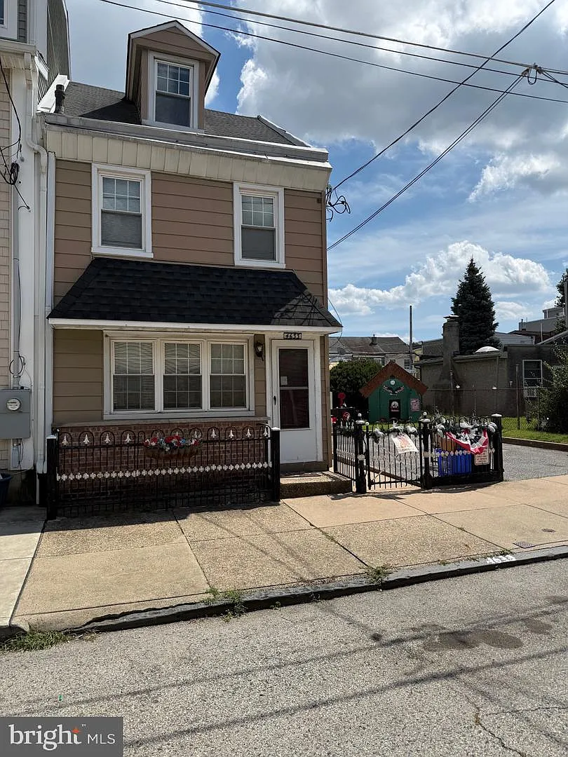 4631 Salmon St photo 1