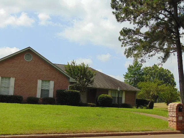 3 bed, 1810 sqft, $1,950 — Photo 3