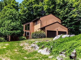 8242 Verbeck Dr, Manlius, NY 13104
