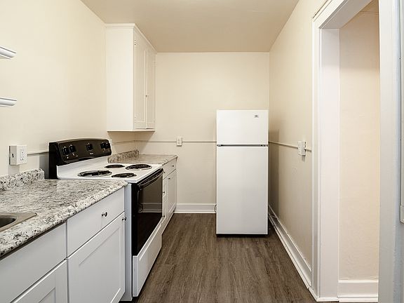 Terrace Court Apartments - Portland Oregon - Kitchen