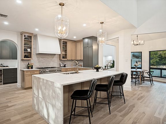 4th image of 206 POST OAK WAY