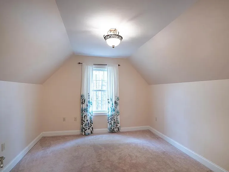 120 Meadowview Dr — Photo 45