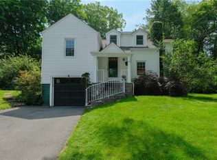 27 Lakeside Rd, Mount Kisco, NY 10549