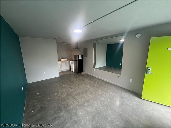 4th image of 2025 E Van Buren