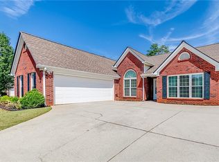 6273 Rock Port Dr, Flowery Branch, GA 30542
