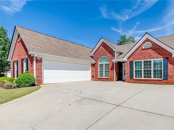 6273 Rock Port Dr, Flowery Branch, GA 30542