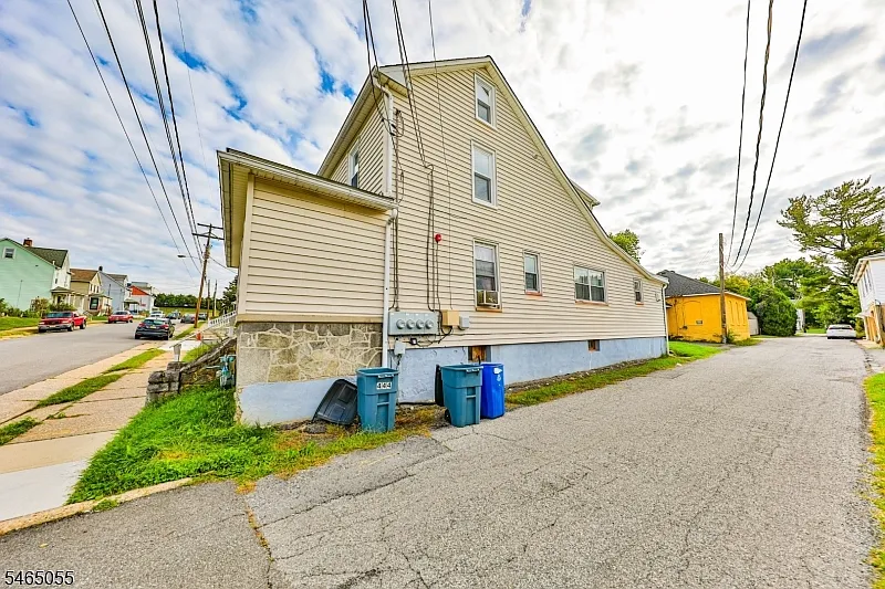 2 bed, 1.0 bath, $1,650 — Photo 3