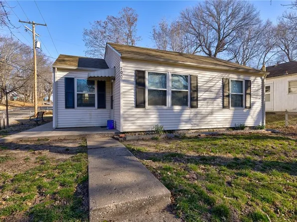 700 NE 45th St, Kansas City, MO 64116