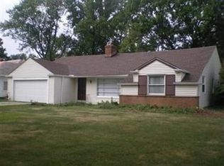 1136 Rutherford Rd, Cleveland Heights, OH 44112