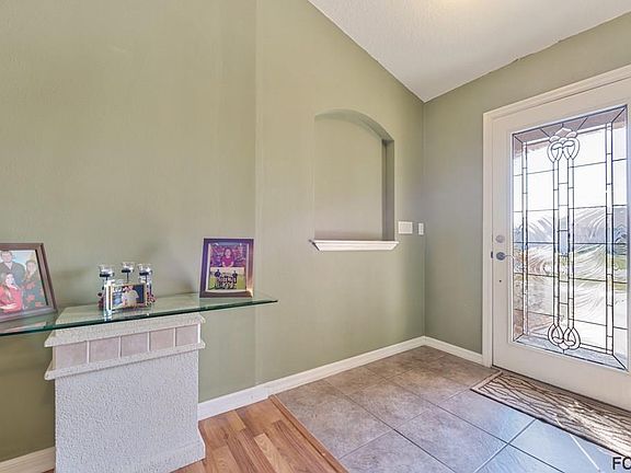 2nd image of 22 Lamoyne Ln