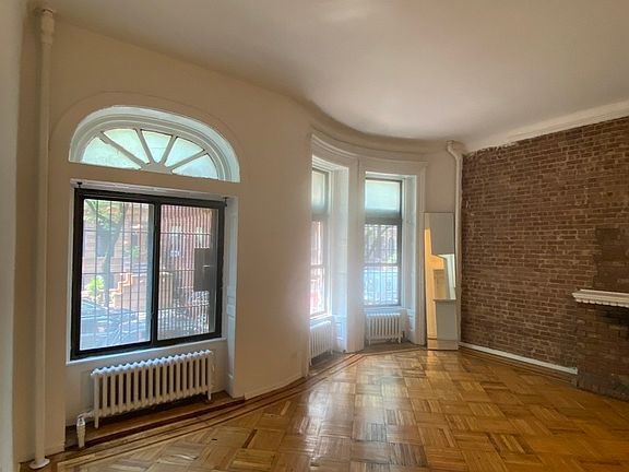 2nd image of 23 W 87th St #2FA