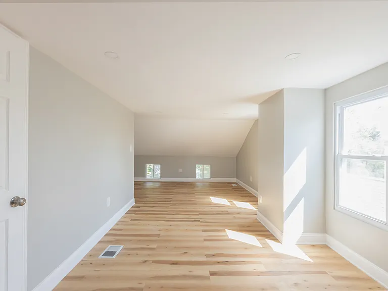 141 Hall St — Photo 16