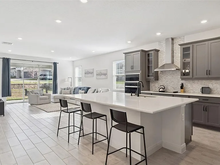 2025 Axel St — Photo 9