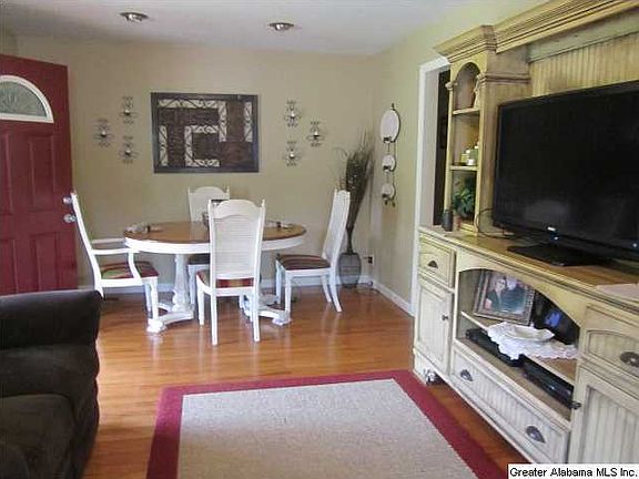 3rd image of 221 Hardy Ln
