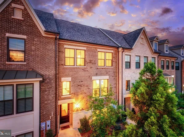 3682 Ambrose Hills Rd, Falls Church, VA 22041