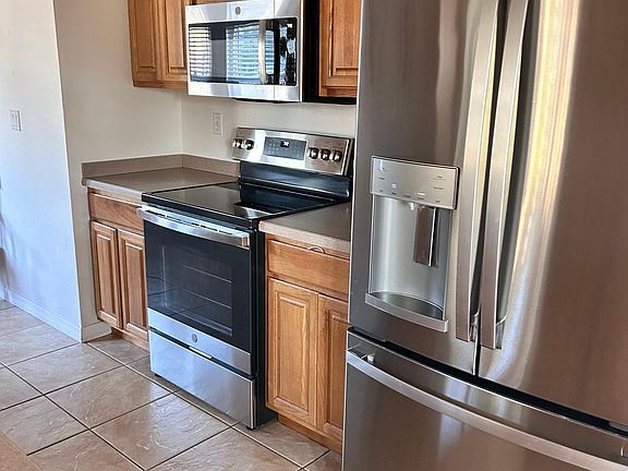 3rd image of 21515 Dekals Ave