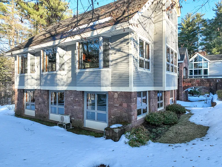 10 Mill Pond Ln #1 — Photo 22
