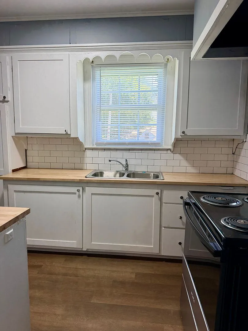 101 E Merrick — Photo 4
