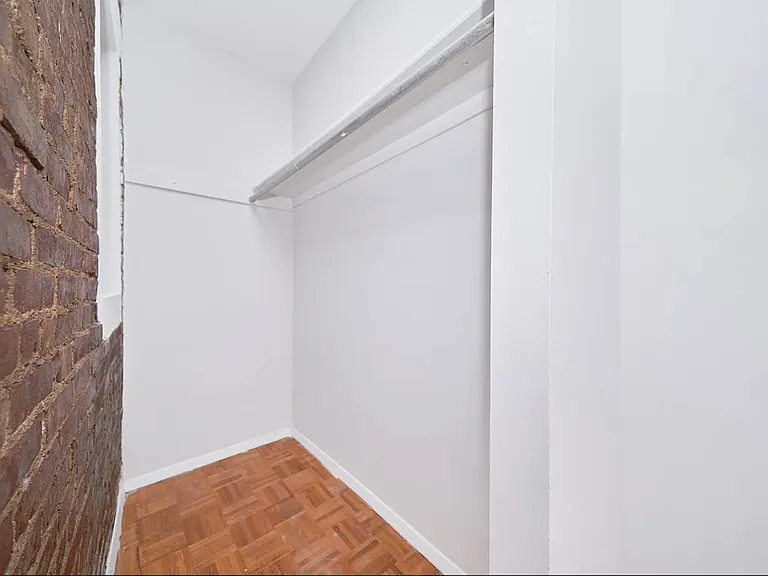 333 W 43rd St #4C — Photo 7