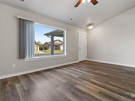 4th image of 4822 Charmae St