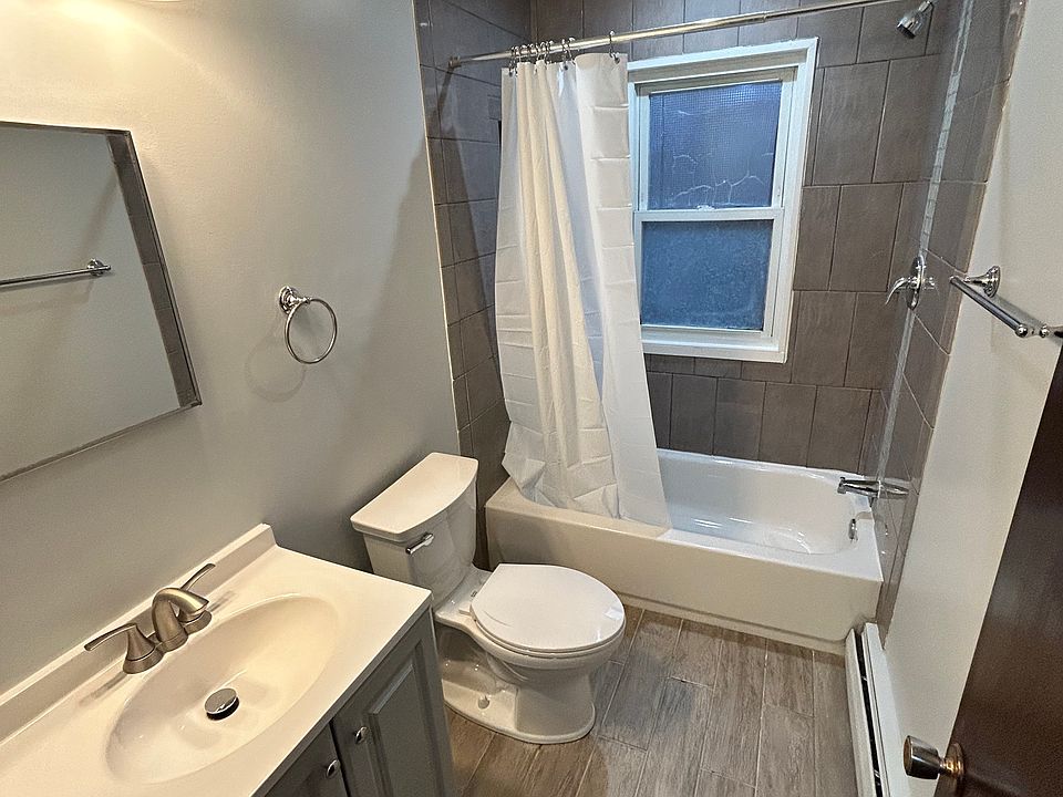 2nd image of 3846 S Park Ave APT 4
