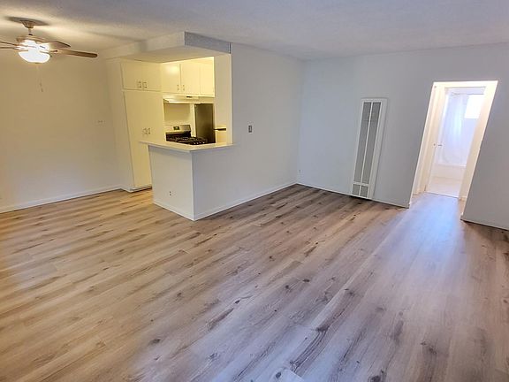 4th image of 1509 Beloit Ave #B6