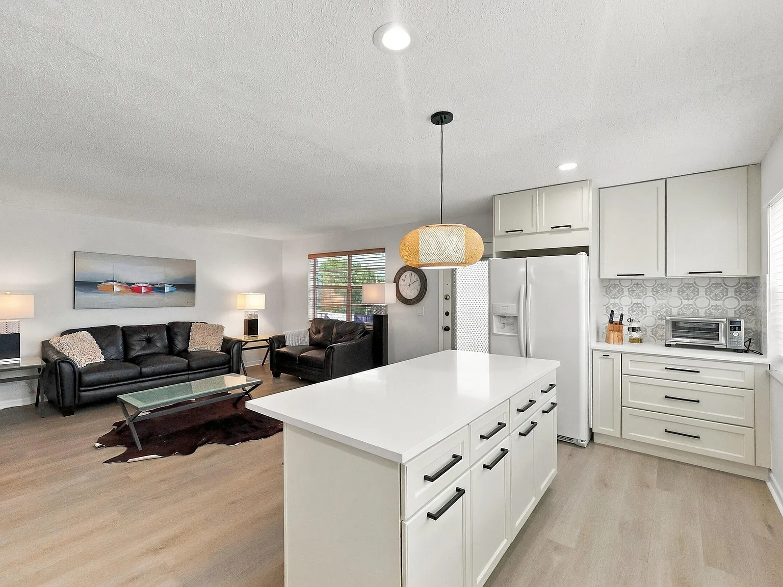 2 bed, 2.0 bath, 907 sqft, $1,900 — Photo 2