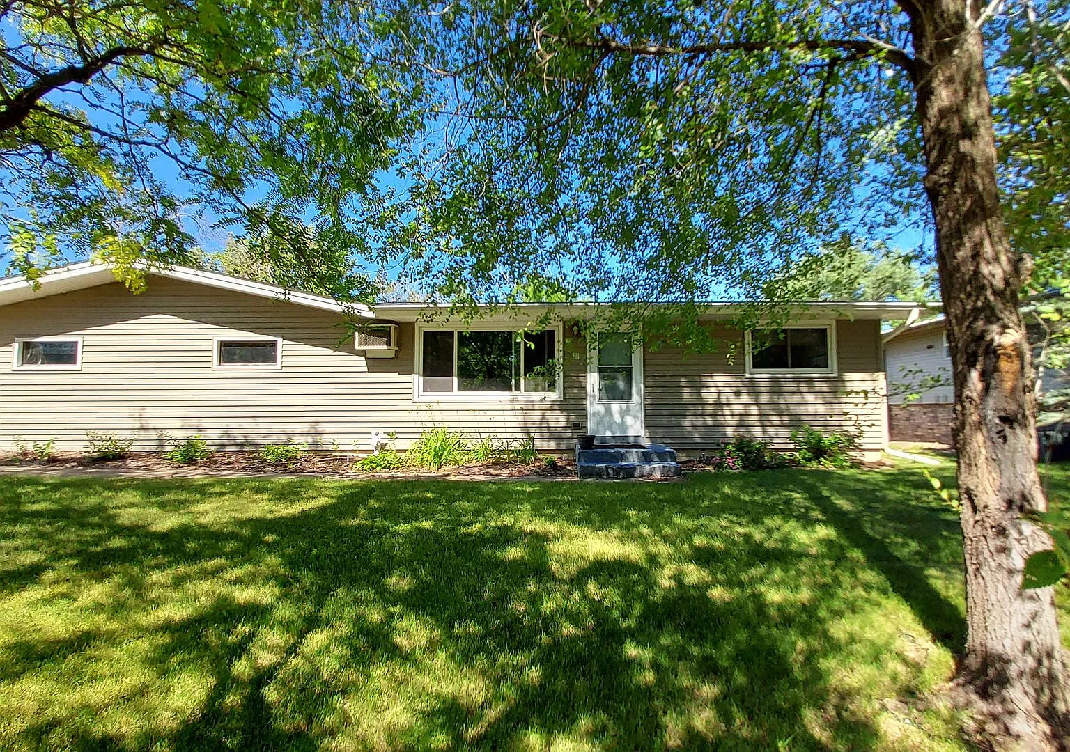 Nice 2 Bedroom 1 Bathroom Duplex in Hudson — Photo 2