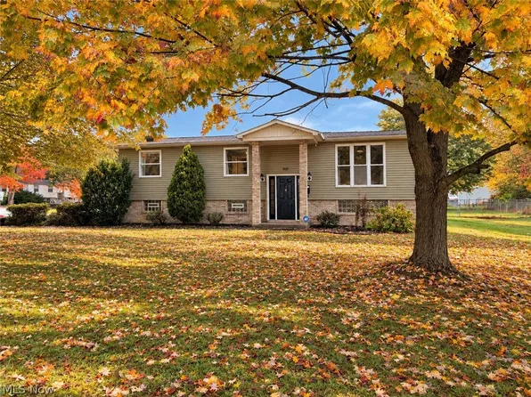 500 Aurora Dr, Youngstown, OH 44505