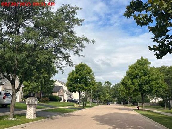 Exterior Neighborhood (street photo)
