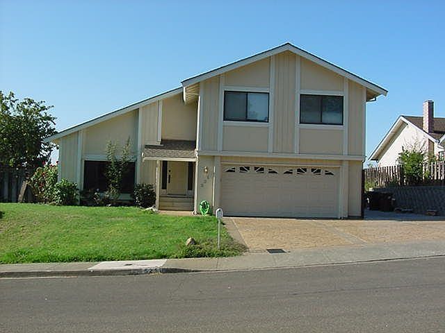 2nd image of 525 Gordon Ct