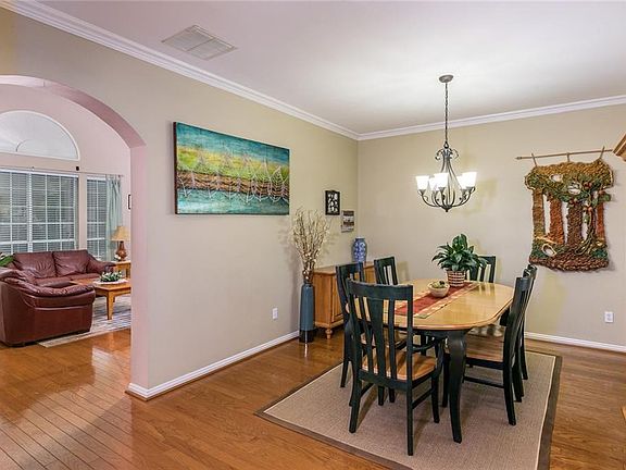5th image of 2421 Birchwood Dr