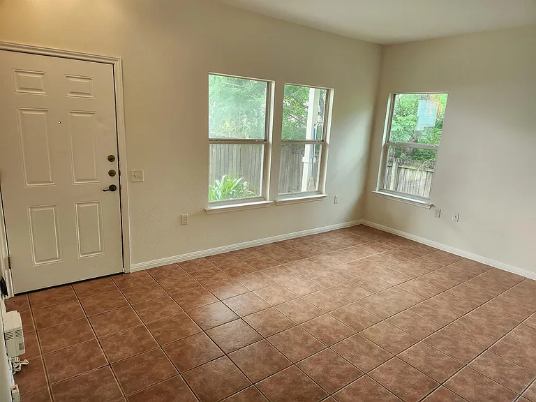 1604 Singleton Ave #B — Photo 3