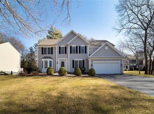 98 Fieldstone Ln, Saunderstown, RI 02874