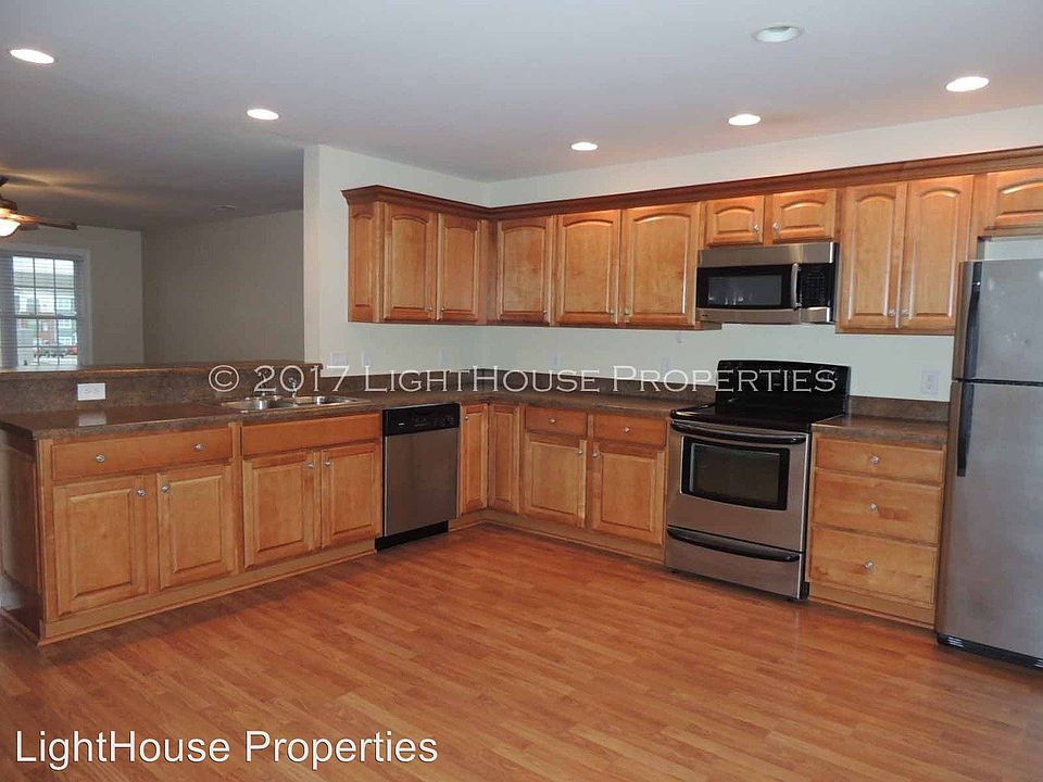 1st image of 212 Colonnade St