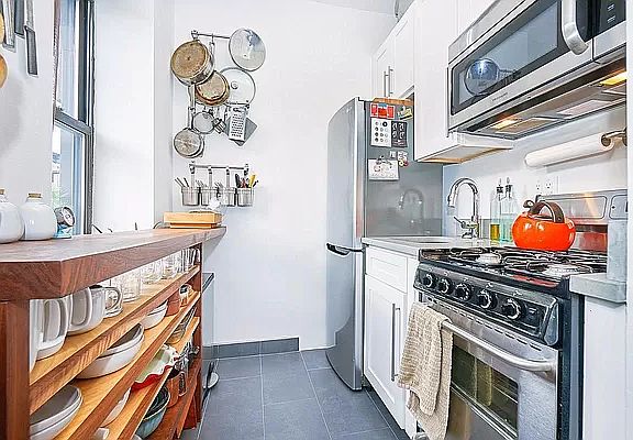 5th image of 504 Manhattan Ave APT 3F