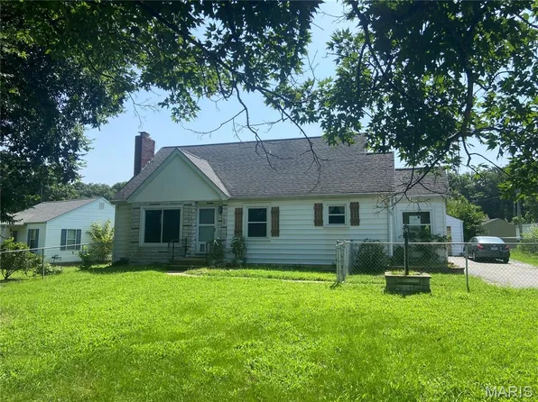 1491 Veterans Dr, De Soto, MO 63020