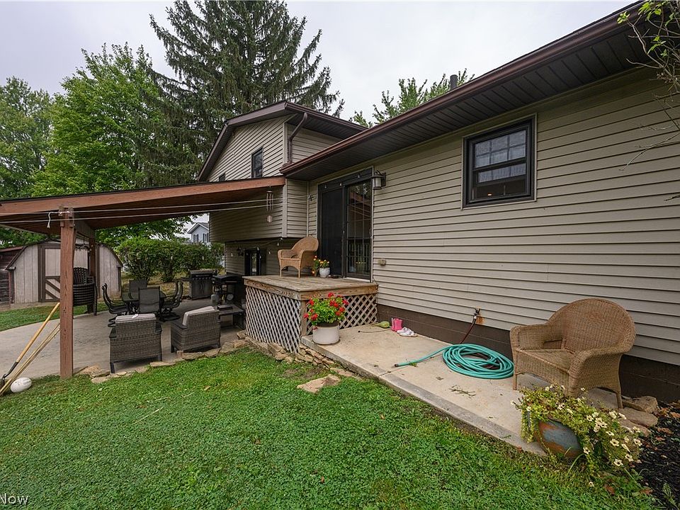 10299 Hunting Hills Ave NE, Hartville, OH 44632 | Zillow