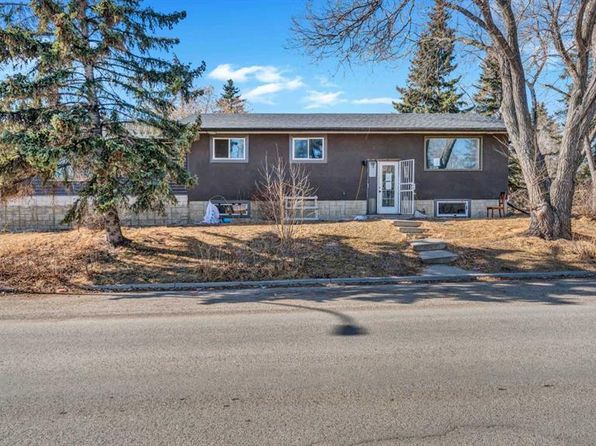 3403 E 33rd St SE, Calgary, AB T2B 0V7