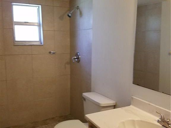 4th image of 4313/4315 SW Santa Barbara Pl
