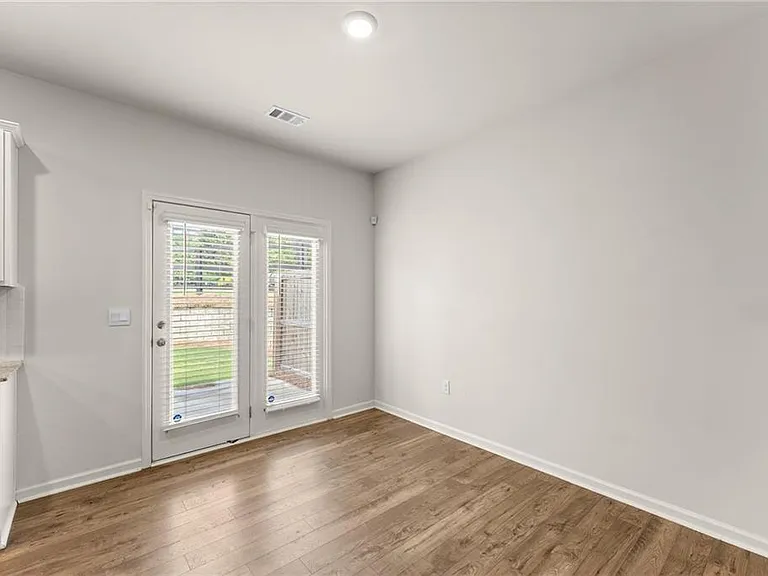 300 Stoneybrook Dr — Photo 8