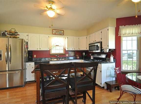 4th image of 2750 SE 33rd St