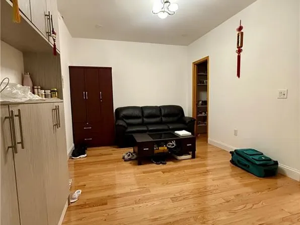 760 67th St APT 3F, Brooklyn, NY 11220