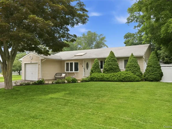115 Argyle Avenue, Selden, NY 11784