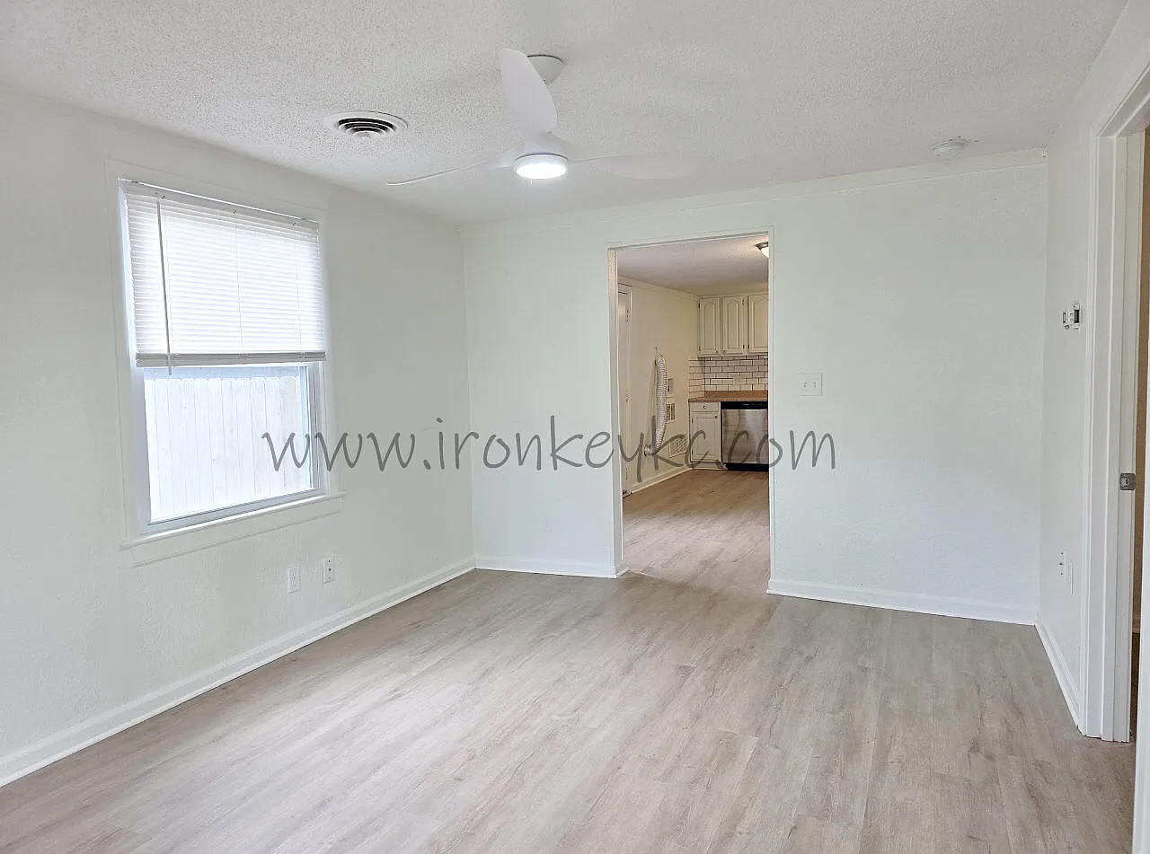 2 bed, 750 sqft, $1,300 — Photo 2